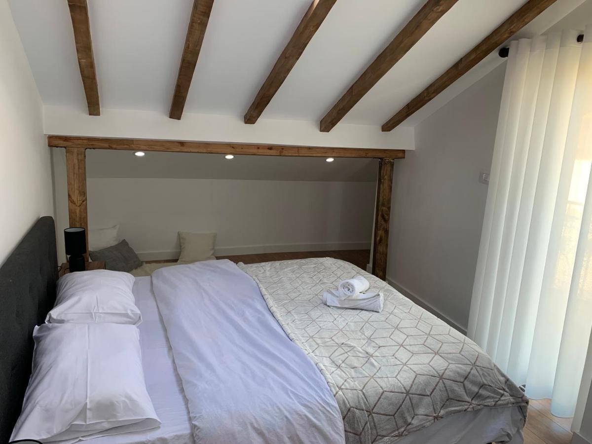 Noah's Attic - In *